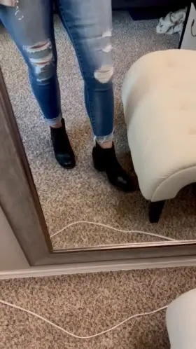 If you like curvy MILFs, I have a delicious surprise for you.