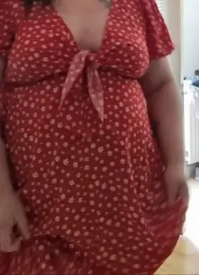 Hands up if you want me to flash my pussy🙋‍♀️