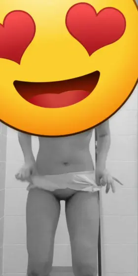 My Pakistani Muslim parents want me to cover up but I prefer dancing naked on the internet 🤷‍♀️😉