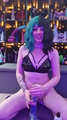 Having some fun with Medium Vector! He made me squirt like crazy