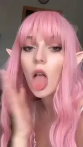 Can I be your elf pet slut?💗