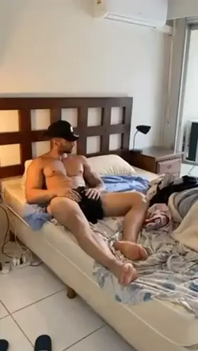 Asks him to wait for a sec [Not OC]