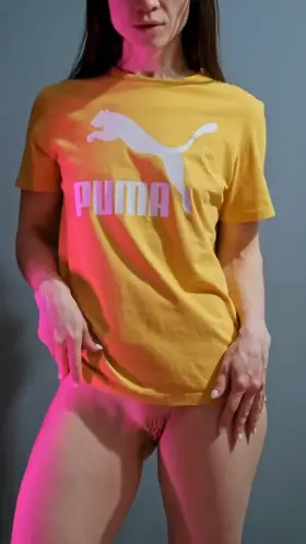 I'm so horny, play with my holes