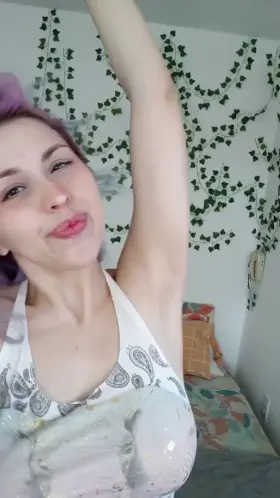 little surprises you would get if you facetime me 🙃