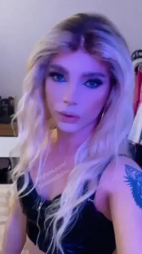 Hey babe, wanna come over tonight? 😈