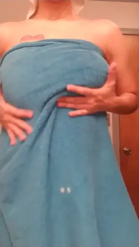 [OC] Just a little towel reveal~♡♡♡