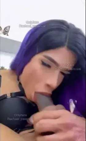 she suckin her own dick