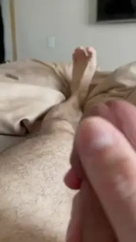 Massaging my tip and enjoying my feet 👌🏽