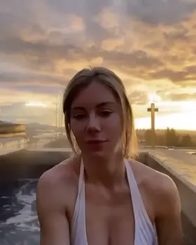 Jennifer Holland 😳