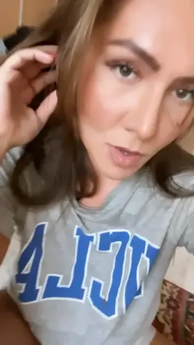 You should now pick my 🍑🍑🍑.