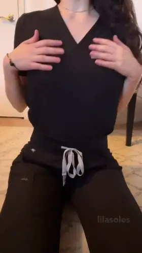 Have you ever seen a med students tits under her scrubs?