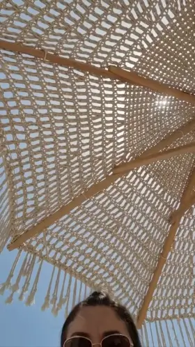 Si vous aimez le bikini je vous ajouterais une photo sans le bas 😉