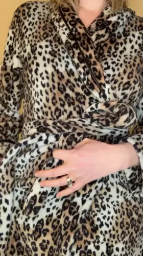 Play with me please my body wants your (f)ill attention!