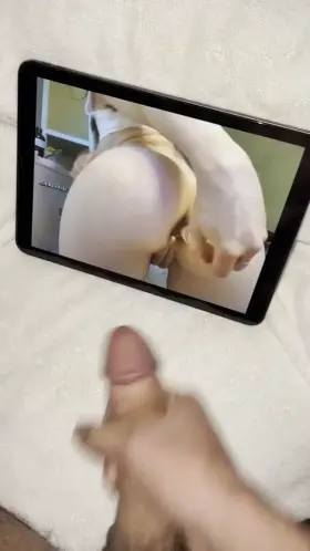 Absolutely covered this reddit angel and her perfect bubble butt. 🥵 Can’t get enough