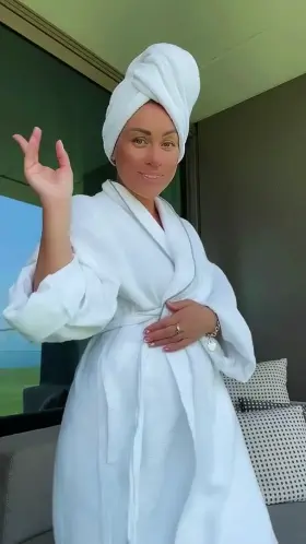 Some boob bouncing for good mood [video]