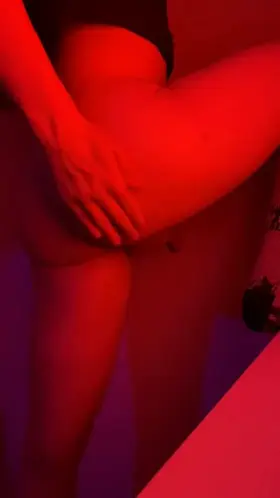 I need someone to spank me like this🍑🍑