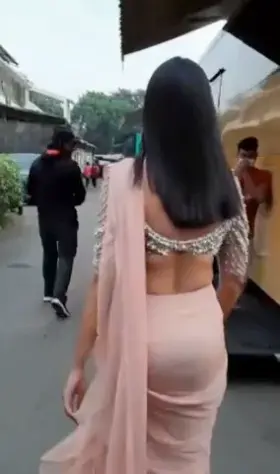 Mrunal Thakur's desi ass entering into bollywood.