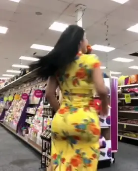 Latina moving her fat ass in public, your explicit content ⬇️ Link in Comment ⬇️