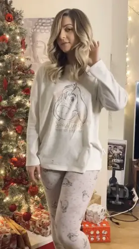 Can I be your favourite Christmas surprise?.. 🎁🎄