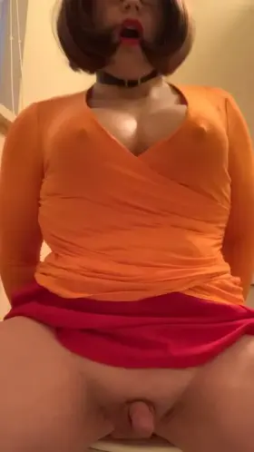 Who knew Velma has a 🥕?