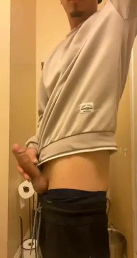 Showing off my 7in cock before I shower 👀💦