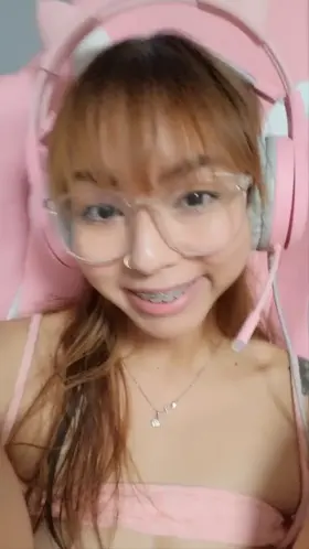 took a little break from streaming to show you my pussy