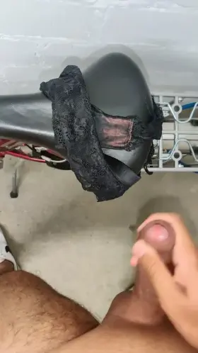 Cumming on my neighbours dirty panty