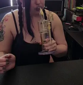 Dabbing with no pants on😜💚