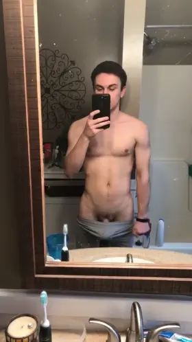 Reading some of your kind messages would help this twunk make it through midterms🥰