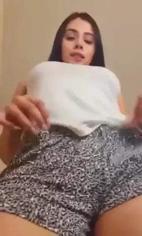 Showing her perfect body [GIF]