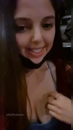 Flashing my tit during the concert [GIF]