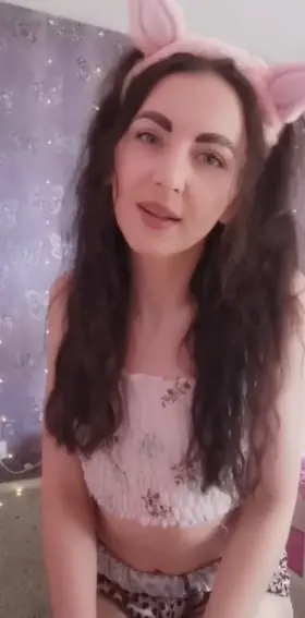 Upvote if your cock is bigger than 5 inches 😛 Wanna see how many guys beat the national adverage! 😈😈 Sc: ariafoxx_xoxo