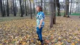 22yr old Amanda showing off her ass at the park