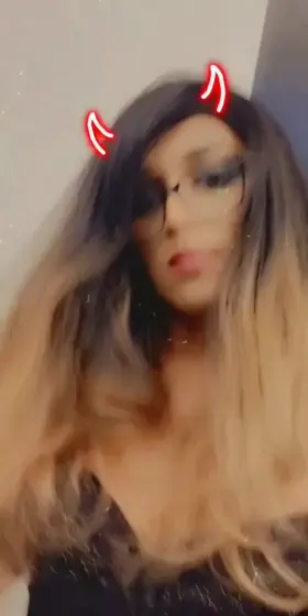 just a bit of dommy mommy energy 💖