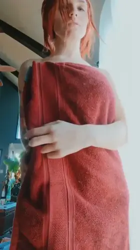 DO YOU LIKE THIS GRIL (free album in the comments )