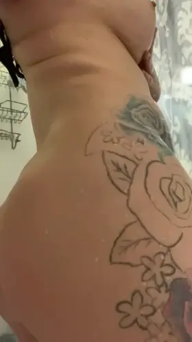 FREE DICK RATE for all subs 😋 60% OFF + over 500 nudes and videos! NO PPV ever 💋 36DD tits, fetish friendly. Link below 👇🏼