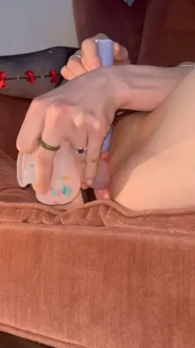 My pussy loves this dildo🙈