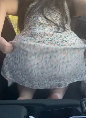 Flashing my Uber driver in my sundress 🍑