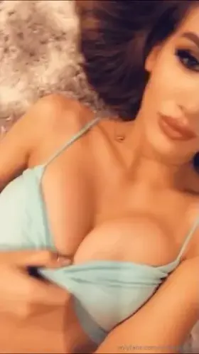 Her Mega Link In Comments 😍