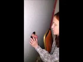[/r/RealGloryholes] Wife gets surprise cumshot from Stranger
