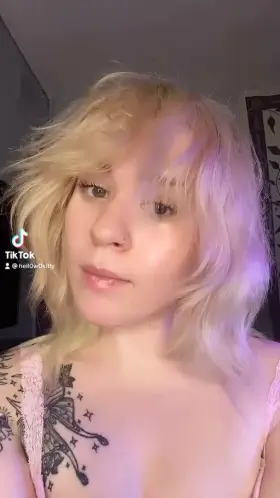 Wanna leave me more hickies ? 💕