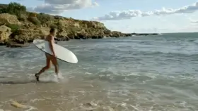 Nude beach novice (Camping Paradis S11E06: Telle mère telle fille (FR2020)) (2/2)