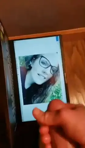 Dm 18+ fit milfs 4 tribute. Big loads. Nude to top. Or soc*@ls to top.