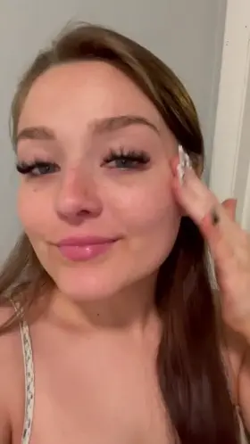 Fun fact about me: I never wear panties 😇