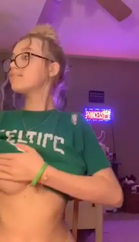 Blonde GlassesTitty Drop twitter- vlaysells