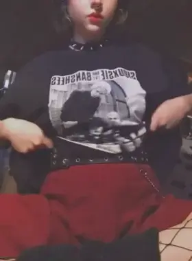 Hope you enjoy a titty drop from a 2000 goth gf 🥰