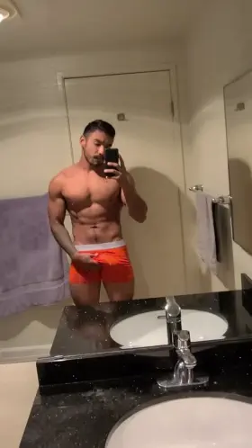 Does anyone want to hop in the shower with me?😏 (24) Hawaiian, Puerto Rican