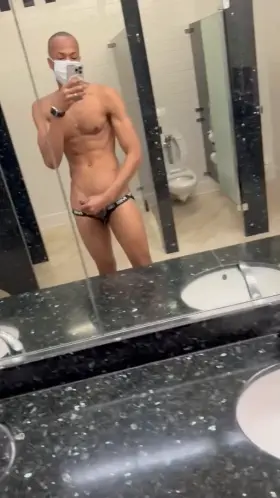 Cumming to a mall near you 🍆💦👅