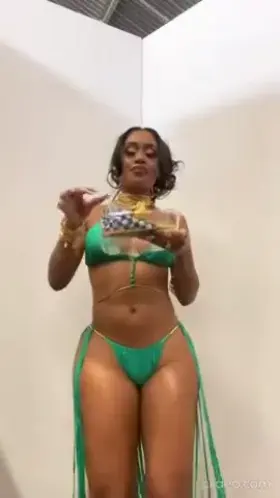 🏋️🤸 oyster girl saweetie