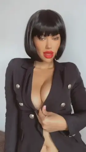 I am your new secretary , I'm going to be very good with you